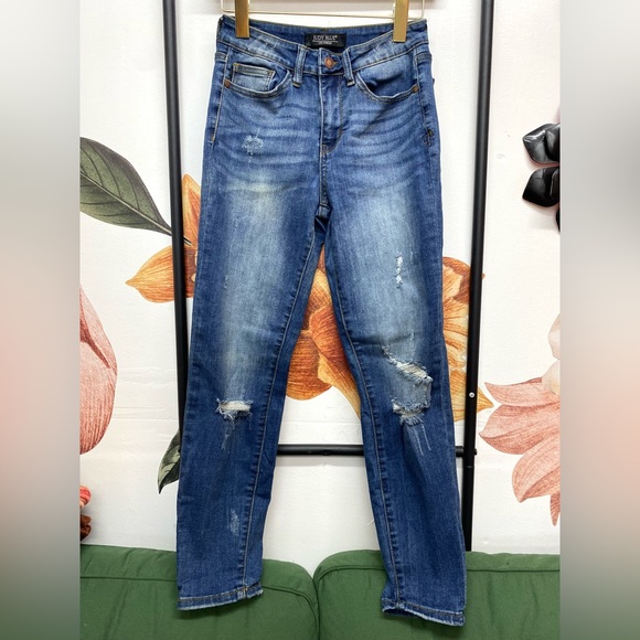 Judy Blue Denim - JUDY BLUE relaxed fir distressed jeans!